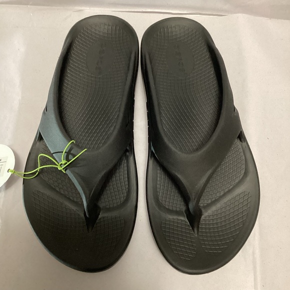 Oofos unisex original Black Flip Flop Sandals man’s size 7 women’s size 9 - Picture 2 of 9